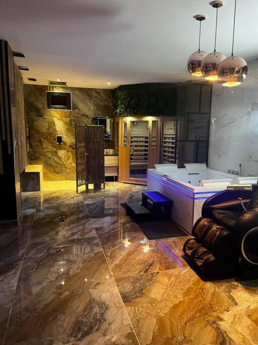 Apartment Krystalisya Privatif Sauna Jacuzzi Siege Massant