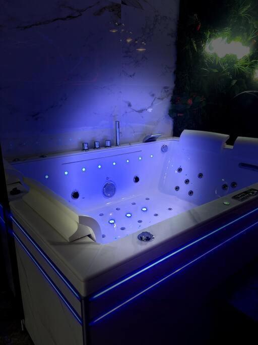 Krystalisya Privatif Sauna Jacuzzi Siege Massant