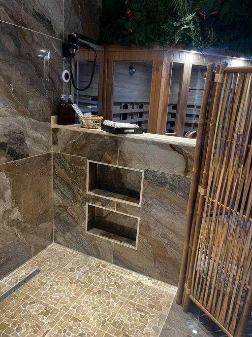 Apartment Krystalisya Privatif Sauna Jacuzzi Siege Massant
