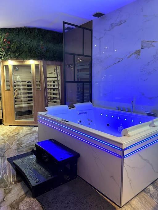 Apartment Krystalisya Privatif Sauna Jacuzzi Siege Massant *