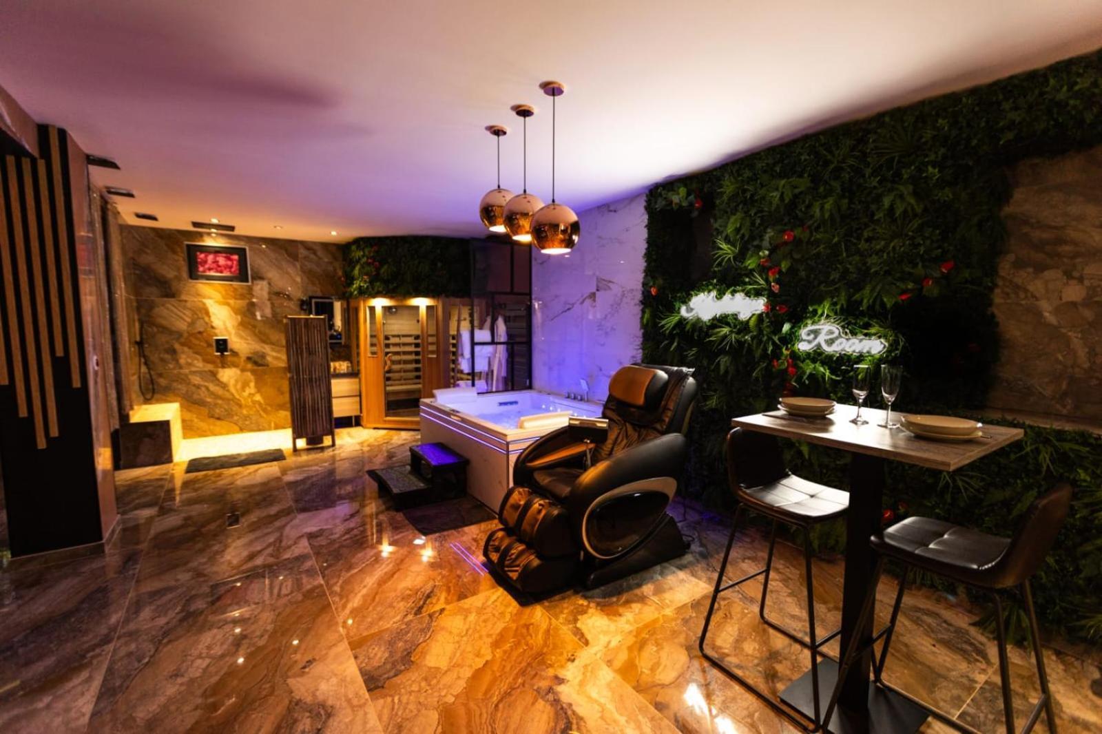 Krystalisya Privatif Sauna Jacuzzi Siege Massant *
